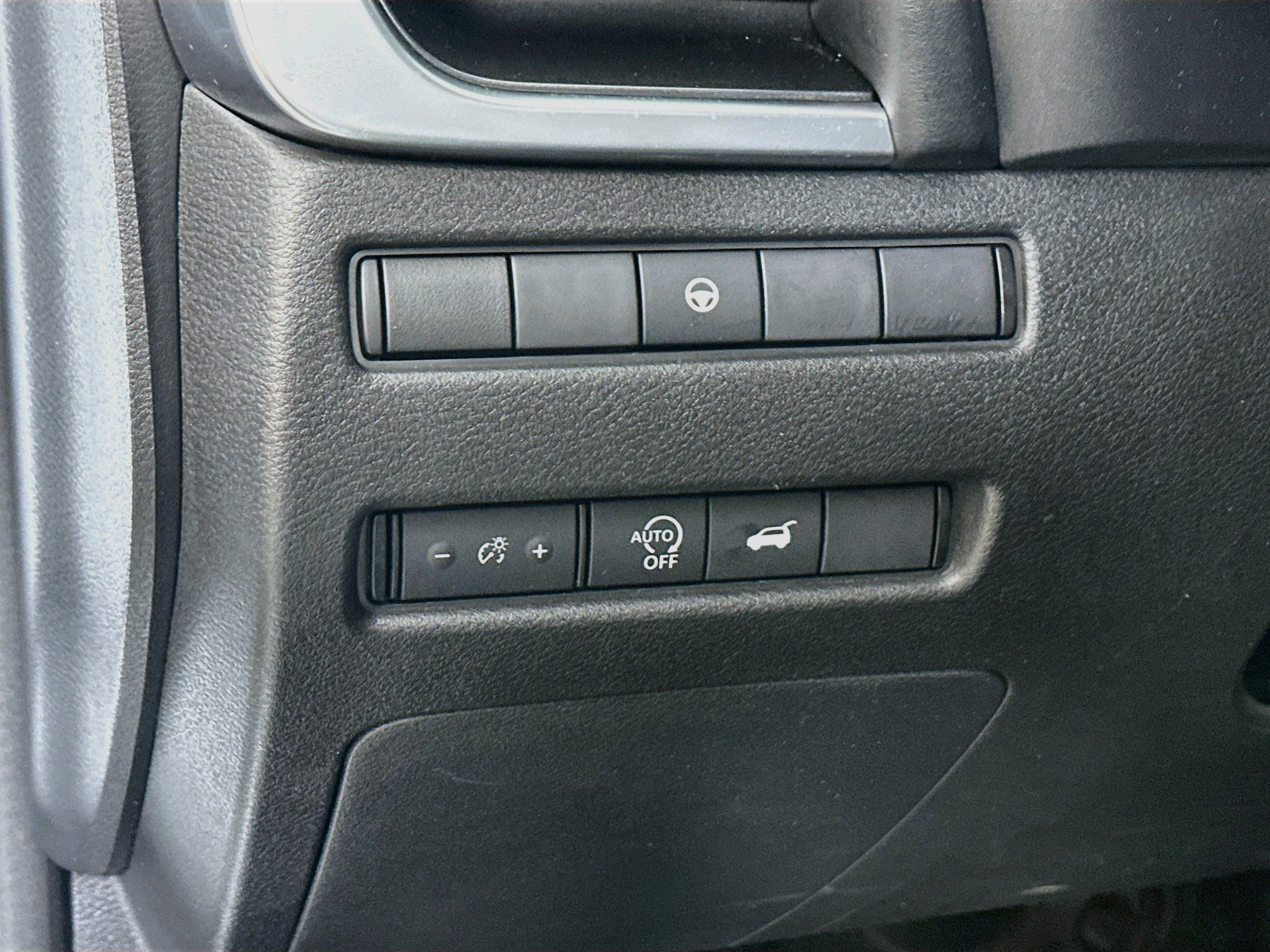 Used 2024 Nissan Rogue SV AWD/4WD image 10