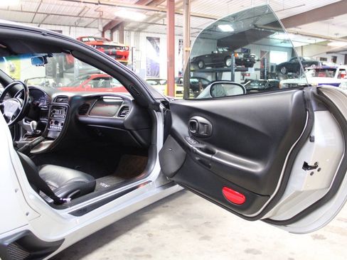 Used 2001 Chevrolet Corvette Z06 w/ Memory Pkg RWD image 19