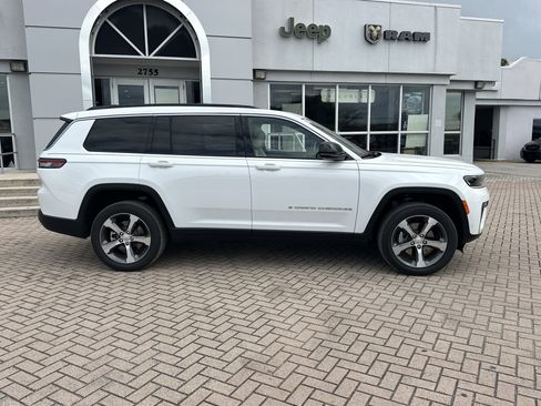 New 2026 Jeep Grand Cherokee L Limited w/ Luxury Tech Group II AWD/4WD image 6