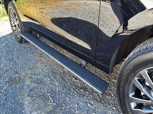 Used 2021 Ford Expedition Limited image 27