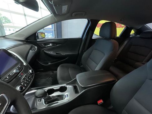 Used 2022 Chevrolet Malibu LT FWD image 12