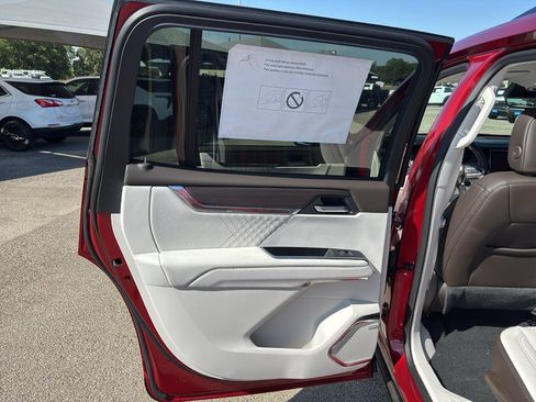 Used 2027 GMC Acadia Denali FWD image 15