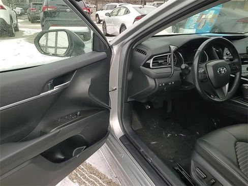 Used 2024 Toyota Camry SE image 9