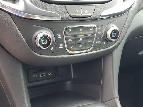 Certified 2024 Chevrolet Equinox LT AWD/4WD image 18