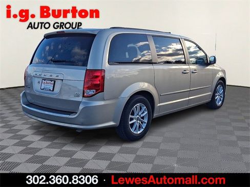 Used 2016 Dodge Grand Caravan SXT image 6