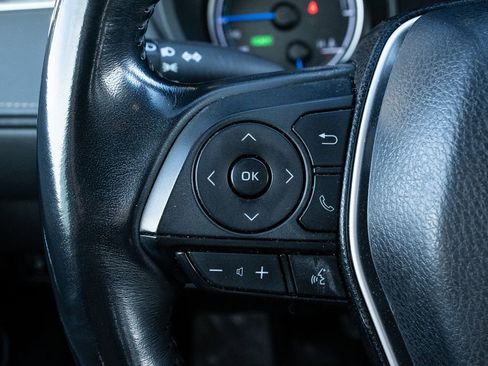 Used 2022 Toyota Venza LE image 18