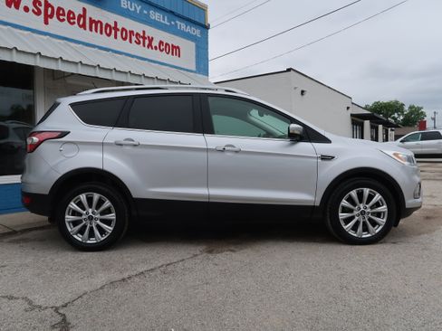 Used 2018 Ford Escape Titanium AWD/4WD image 4
