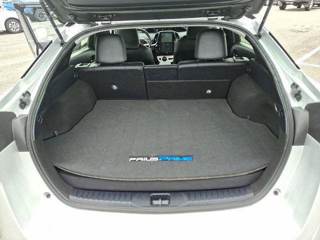 Used 2017 Toyota Prius Prime Advanced w/ Carpet Mat Package FWD image 26