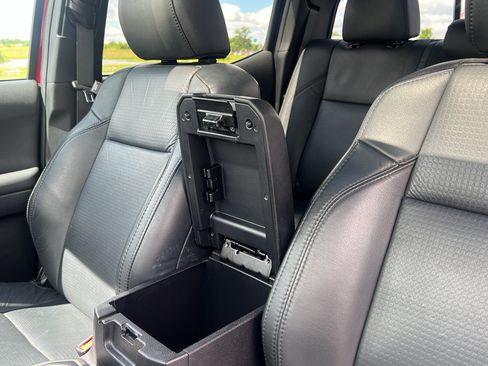 Used 2021 Toyota Tacoma TRD Sport w/ TRD Premium Sport Package AWD/4WD image 18
