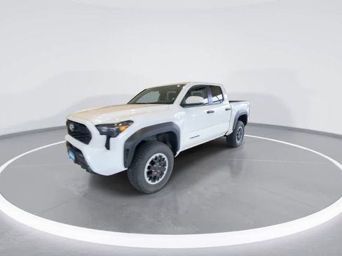 Used 2024 Toyota Tacoma TRD Off-Road AWD/4WD image 4