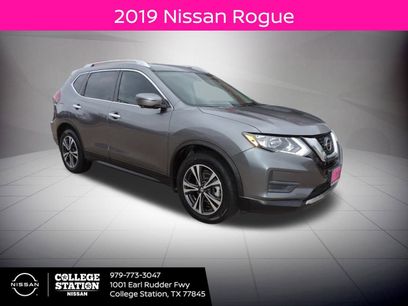 Used 2019 Nissan Rogue SV w/ Premium Package
