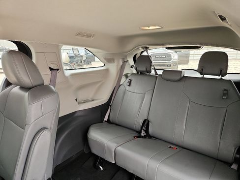 Used 2023 Toyota Sienna XLE w/ XLE Plus Package FWD image 9