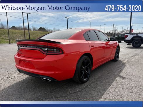 Used 2018 Dodge Charger SXT w/ Blacktop Package image 5