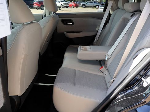 Used 2023 Nissan Rogue SV FWD image 13