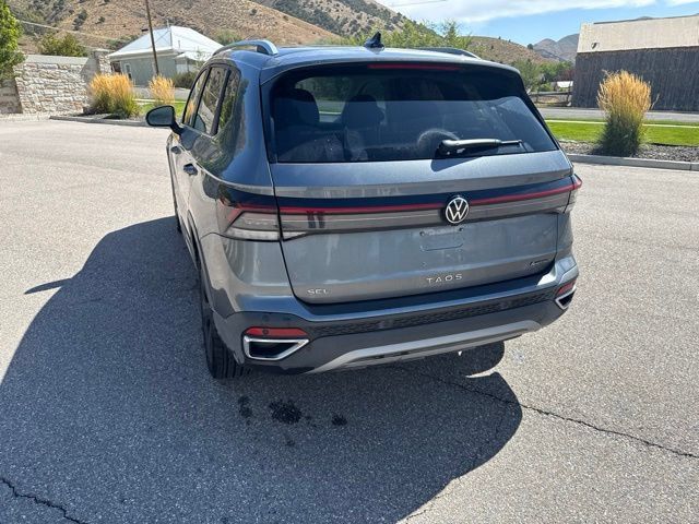 Used 2025 Volkswagen Taos SEL AWD/4WD image 6