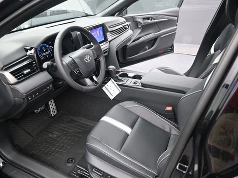 New 2026 Toyota Camry Hybrid FWD image 4