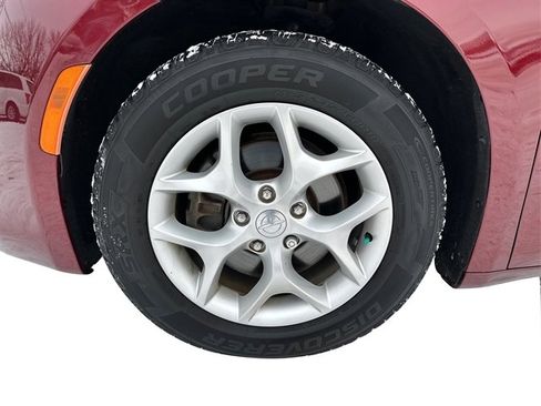 Used 2018 Chrysler Pacifica Touring-L Plus image 19