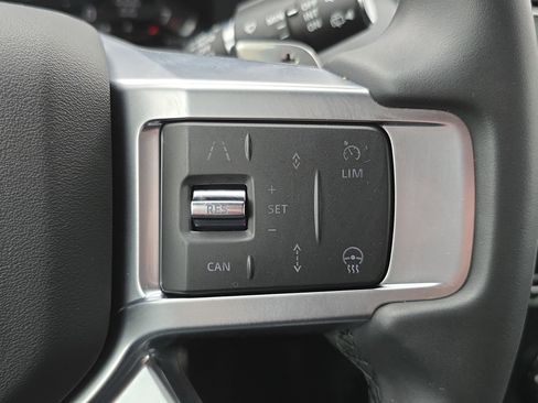 Used 2024 Land Rover Discovery Dynamic SE image 19