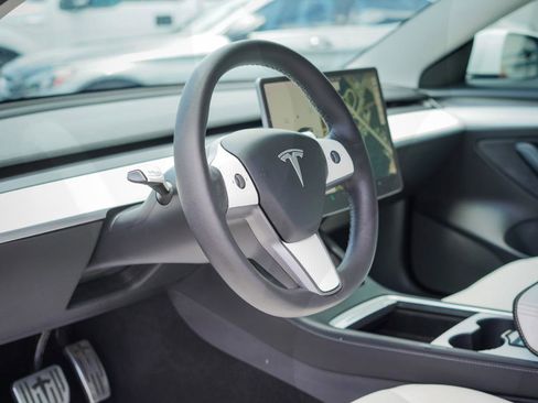 Used 2021 Tesla Model 3 Standard Range Plus RWD image 9