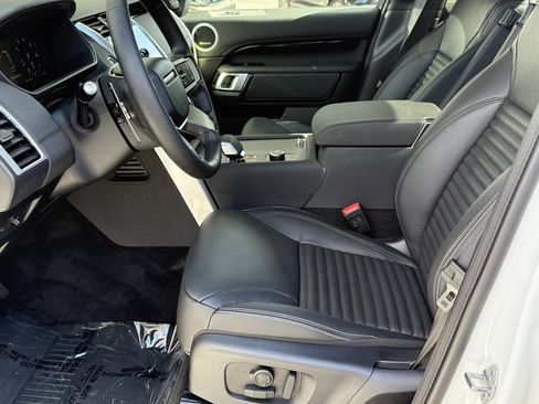 New 2025 Land Rover Discovery S image 12