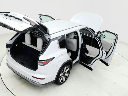 Used 2025 Mitsubishi Outlander SE AWD/4WD image 23