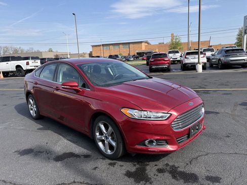 Used 2015 Ford Fusion SE w/ Equipment Group 201A FWD image 2