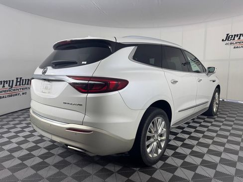 Used 2019 Buick Enclave Essence w/ LPO, Luxury Package FWD image 7