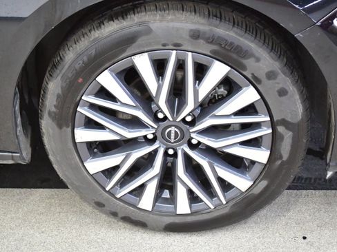 Used 2025 Nissan Altima 2.5 SV FWD image 32