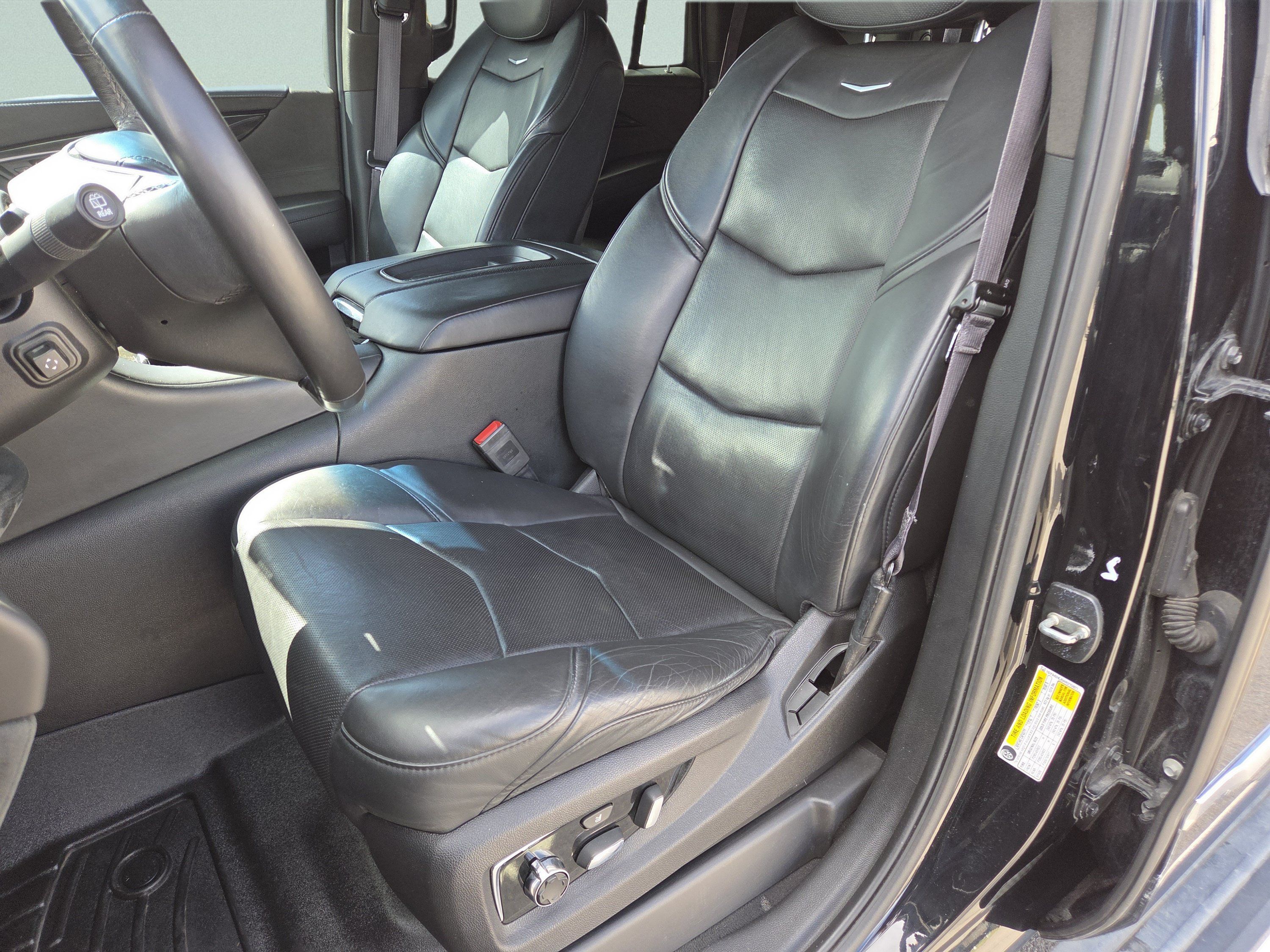 Used 2017 Cadillac Escalade Platinum AWD/4WD image 6