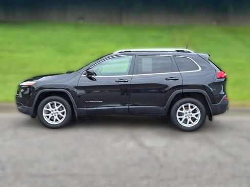 Used 2016 Jeep Cherokee Latitude w/ Comfort/Convenience Group AWD/4WD image 3