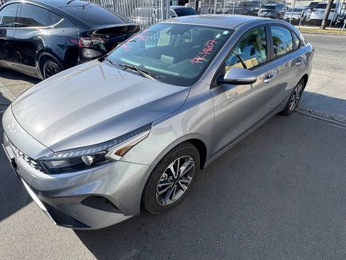 Used 2024 Kia Forte LXS w/ LXS Technology Package FWD image 2