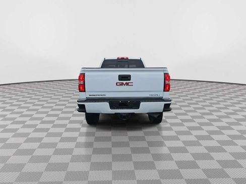Used 2019 GMC Sierra 2500 Denali w/ Suspension Package, Off-Road AWD/4WD image 12