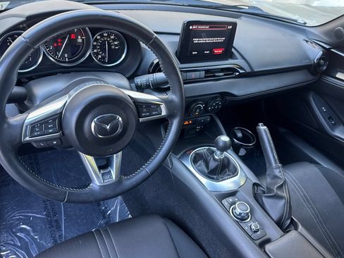 Used 2021 MAZDA MX-5 Miata Club w/ Appearance Package RWD image 13