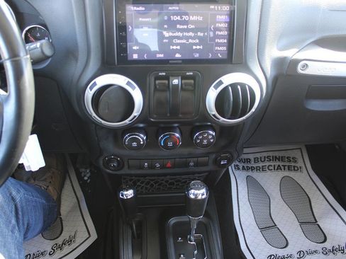 Used 2014 Jeep Wrangler Sahara image 12