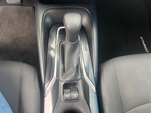 Used 2020 Toyota Corolla LE FWD image 19