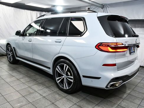 Used 2024 BMW X7 xDrive40i w/ M Sport Package AWD/4WD image 4