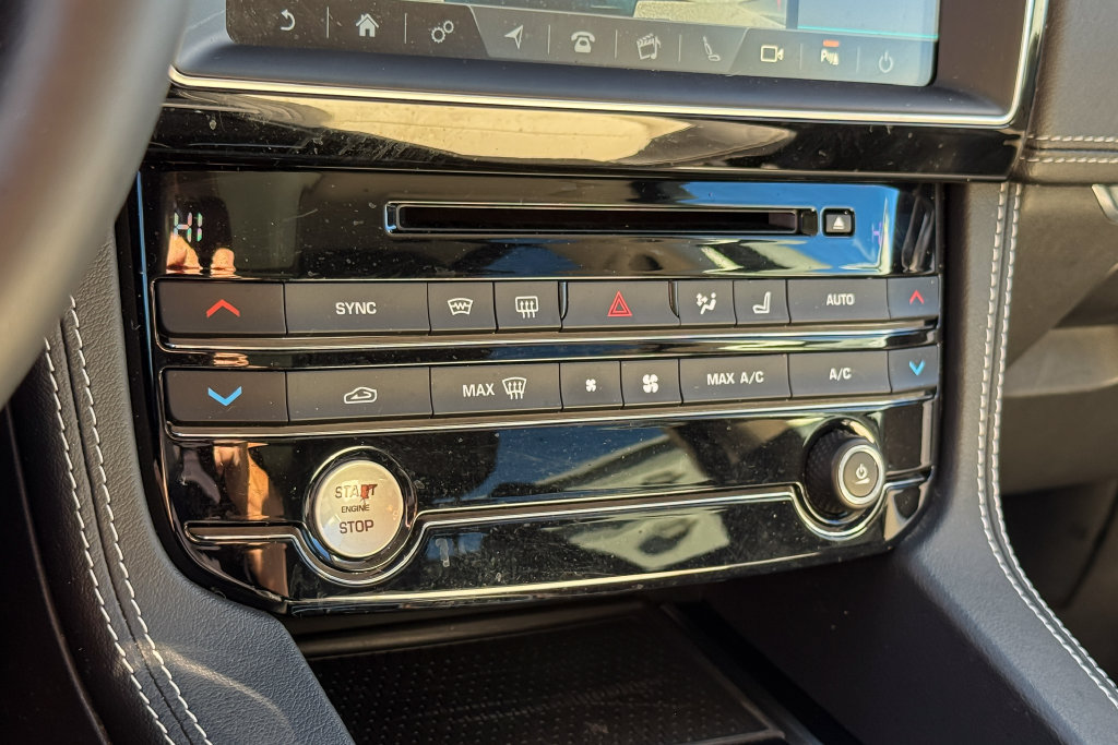 Used 2018 Jaguar F-PACE R-Sport AWD/4WD image 37