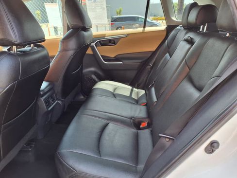 Certified 2022 Toyota RAV4 LE AWD/4WD image 11