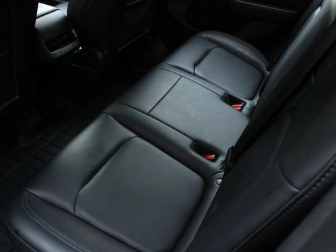 Used 2022 Tesla Model Y Long Range AWD/4WD image 19