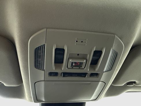 Used 2021 Toyota Highlander XLE FWD image 34