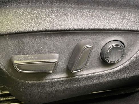 Used 2020 Toyota Highlander XLE image 17