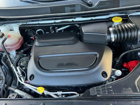 Used 2023 Chrysler Pacifica Touring-L image 33