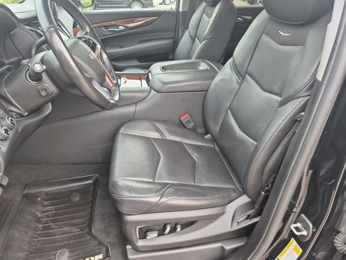 Used 2019 Cadillac Escalade Luxury w/ LPO, Radiant Package AWD/4WD image 16