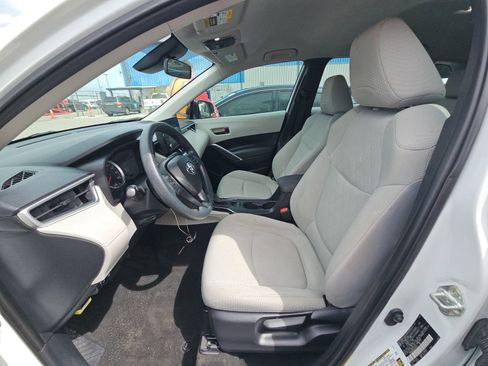 Used 2022 Toyota Corolla Cross L image 14