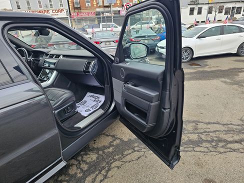 Used 2020 Land Rover Range Rover Sport HSE image 11