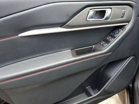 Used 2025 Ford Explorer ST-Line w/ ST-Line Street Pack image 19