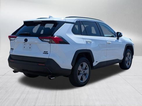 Used 2022 Toyota RAV4 XLE AWD/4WD image 7