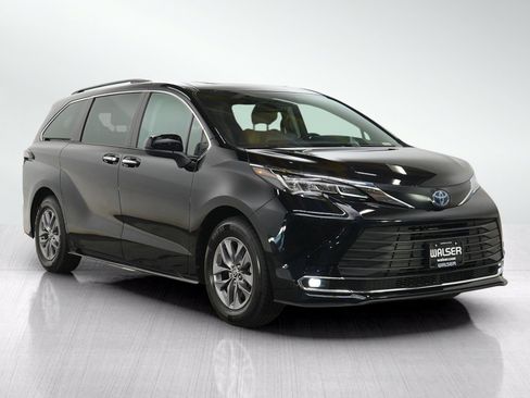 Used 2023 Toyota Sienna XLE w/ XLE Plus Package AWD/4WD image 7