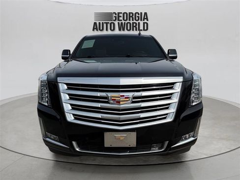 Used 2018 Cadillac Escalade Platinum image 11
