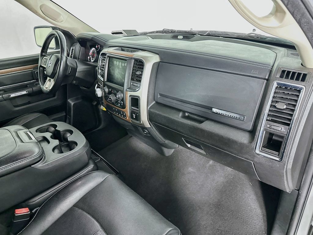 Used 2018 RAM 1500 Laramie w/ Convenience Group AWD/4WD image 31